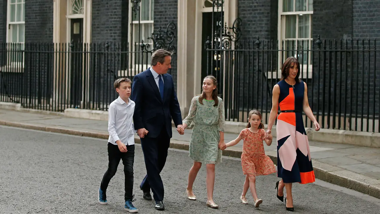 20160713-David Cameron Tinggalkan Downing Street 10-Inggris