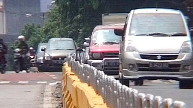 Peninggian Separator Busway untuk Cegah Penyerobotan