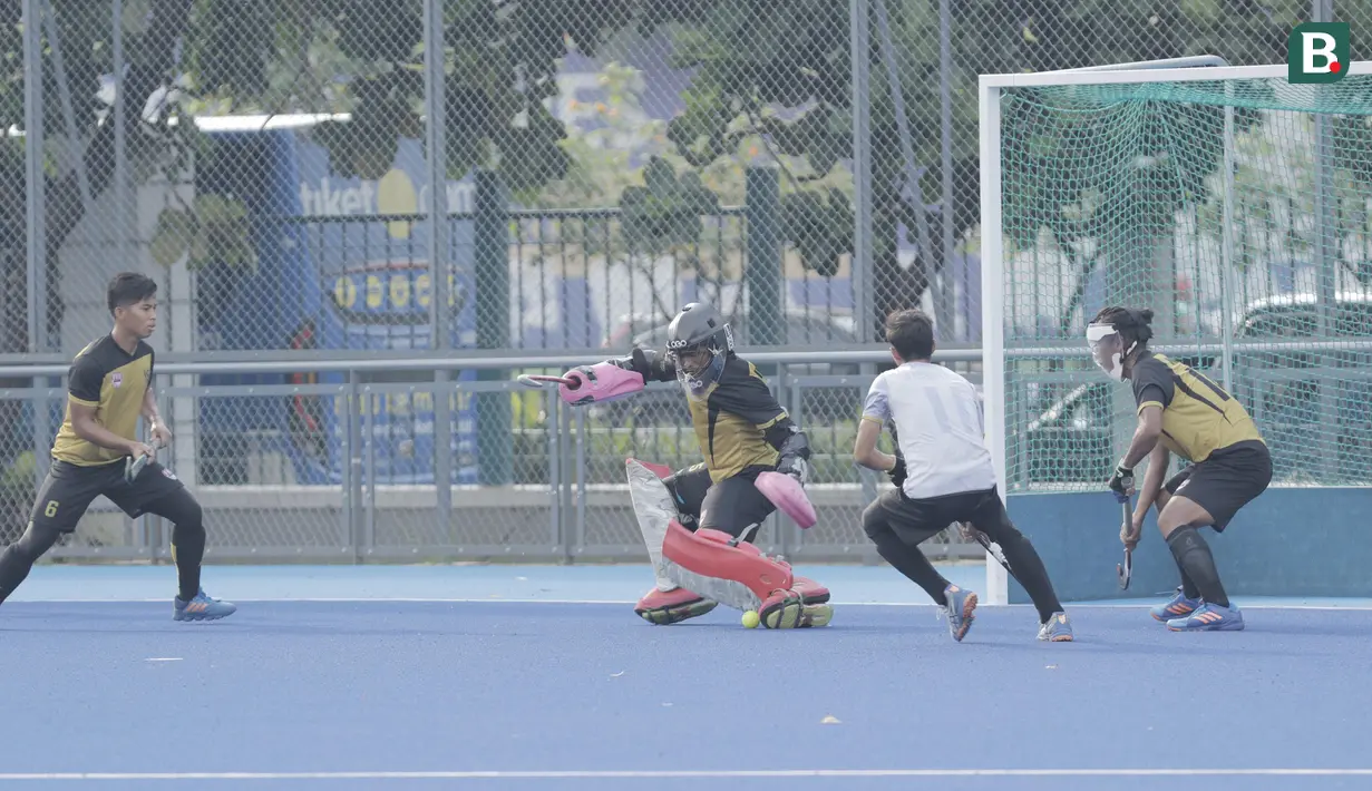 Atlet timnas hoki saat latihan di Lapangan Hoki, GBK, Jakarta, Jumat (7/4/2018). Latihan tersebut untuk persiapan jelang Asiang Games 2018. (Bola.com/M Iqbal Ichsan)