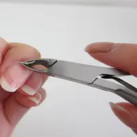 cara merawat kutikula kuku yang baik. (via: keluargaceria.com)