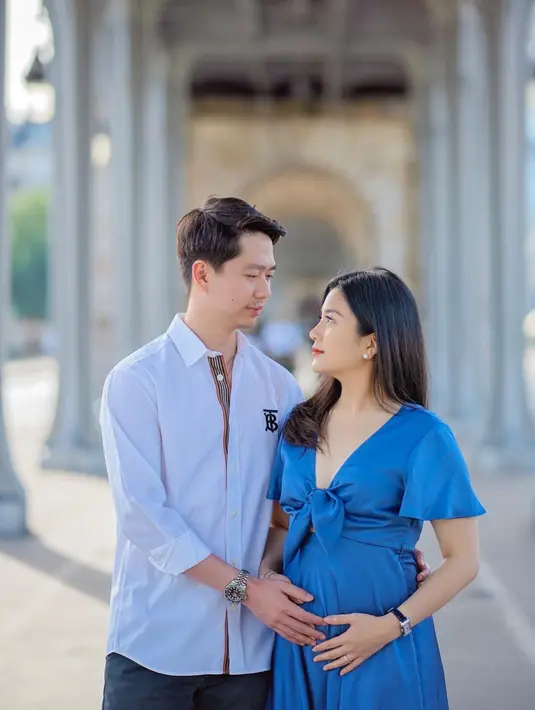 Aura glowing bumil Valencia semakin terpancar di usia kehamilan yang memasuki trimester ketiga. [@valenciatanoe]