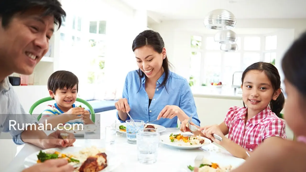 20170321-tips agar anak doyan makan di rumah-rumahcom-boy