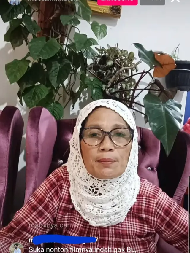 Nursyah ibunda Indah Permatasari menggelar siaran langsung di Instagram 6 Mei 2023. (Foto: Dok. Instagram @mustaminnursyah)