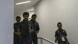 Pelatih Timnas Indonesia, Luis Milla, bersiap memimpin latihan di SUGBK, Jakarta, Sabtu (13/1/2018). Timnas Indonesia menggelar latihan terakhir sebelum laga persahabatan melawan Islandia. (Bola.com/Vitalis Yogi Trisna)