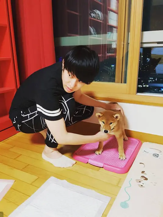 Hubungan persahabatan Heechul ‘Suju’ dan Tae Yeon SNSD nampaknya memang harus dicontoh. Tak berada dalam satu judul drama yang sama, namun keduanya tetap saling mendukung. (Instagram/hxxnim)