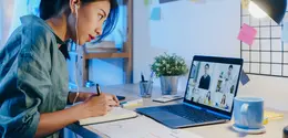 Mengenal Micro-Learning, Cara Belajar Praktis di Era Digital. (Foto/Dok: Magnific)
