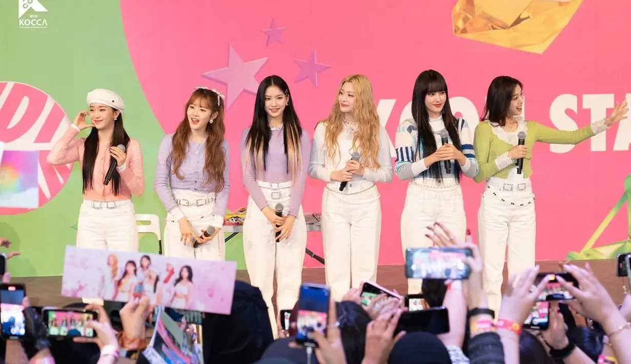 StayC. (Foto: Instagram/ kconofficial)