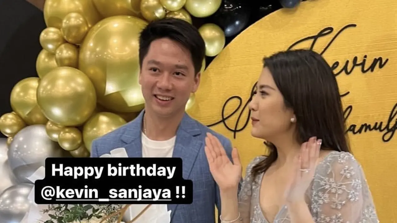 Tampilan Valencia Tanoesoedibjo  saat dilamar Kevin Sanjaya