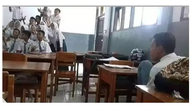 6 Aksi Murid Introvert Ini Absurd, Cara Menyendiri Curi Perhatian