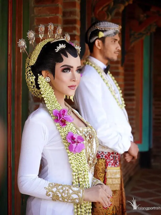 Bella Bonita dalam kebaya pengantin (Instagram/bellabonita_r.a)