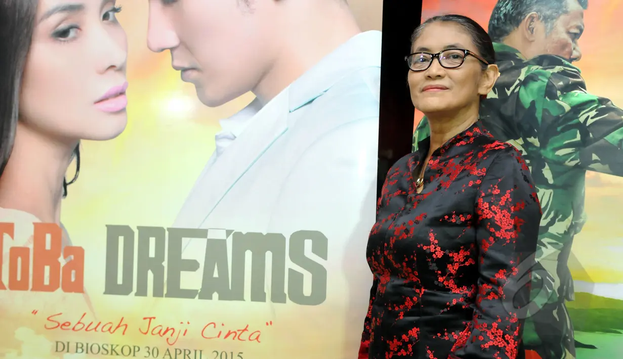 Aktris senior Jajang C. Noer saat menghadiri Gala Premier film TOBA DREAMS di Djakarta Theater, Jakarta, Kamis (16/4/2015). Film ini menceritakan pensiunan TNI dengan uang terbatas yang ingin membahagiakan keluarga.(Liputan6.com/Panji Diksana)