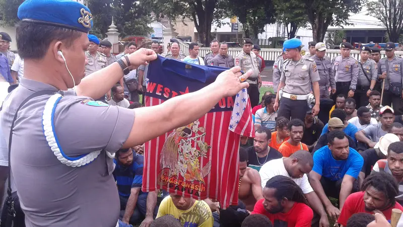 Mahasiswa Berkaos Bintang Kejora Tuntut Papua Merdeka di Manado