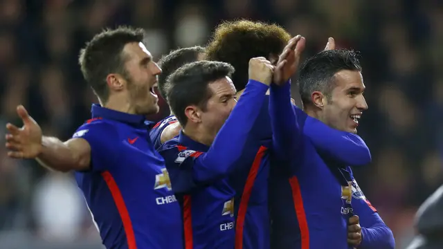 Van Persie 2 Gol, MU Gulung Southampton