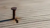 Cara Menambal Paku Longgar di Kayu dengan Telur Utuh, Bisa Jadi Solusi Darurat