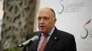 Menlu Mesir, Sameh Soukry memberikan keterangan pers usai melakukan pertemuan bilateral di sela pertemuan KTT Luar Biasa OKI di Jakarta, Minggu (6/2/2016).  Indonesia meminta kemudahan investasi di Mesir. (Liputan6.com/Faizal Fanani)