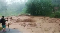 Musibah banjir bandang yang menyapu beberapa kampung dan desa di dua Kecamatan yakni Sukawening dan Karangtengah Sabtu lalu, murni karena faktor cuaca akibat tingginya curah hujan. (Liputan6.com/Jayadi Supriadin)