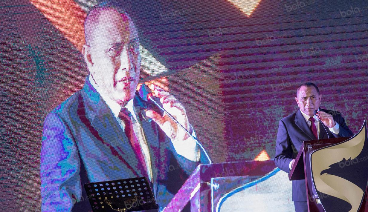 Ketua Umum PSSI, Edy Rahmayadi, memberi sambutan pada pembukaan Awarding Night TSC 2016 di Hotel Aryaduta Bandung, Jawa Barat, Minggu (8/1/2017). (Bola.com/Vitalis Yogi Trisna)