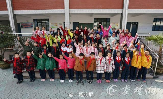 28 pasang siswa kembar di satu sekolah | Photo: Copyright shanghaiist.com