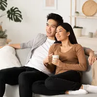 inilah keuntungan pacaran dengan pria lebih tua/shutterstock/prostock-studio