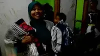 Pundi Amal SCTV dan Peduli Kasih Indosiar membagikan selimut di Garut. 