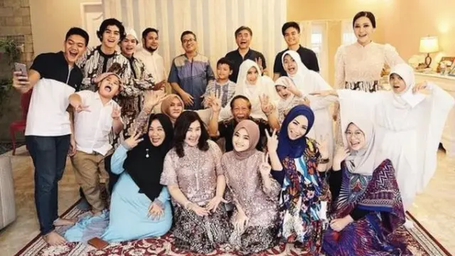 Bagikan Tips Awet Muda, Nenek 81 Tahun Ini Ternyata Ibu Artis Terkenal