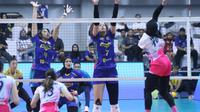 Jakarta Livin Mandiri menang atas Jakarta Electric PLN dengan skor akhir 3-1 (28-26, 25-17, 19-25, 25-20) pada laga pembuka seri kelima putaran kedua PLN Mobile Proliga 2025 di GOR Jalak Harupat, Soreang, Kabupaten Bandung, Jumat (7/2/2025). (Bola.com/Erwin Snaz)