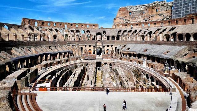 Ilustrasi melestarikan peninggalan bersejarah