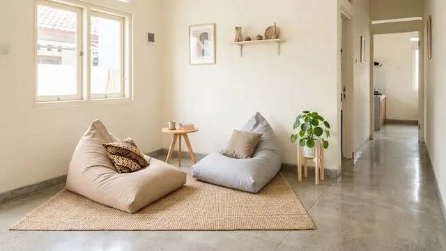 Trik agar Ruang Tamu Tanpa Sofa Besar Terasa Semakin Lega