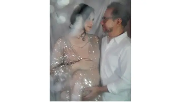 6 Potret Mona Ratuliu Jalani Maternity Shoot di Rumah, Pakai Properti Sederhana