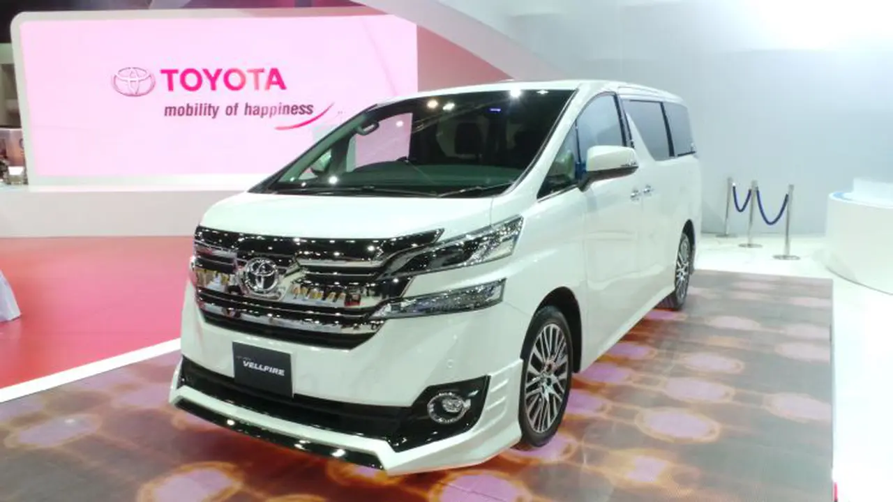 Keunggulan Toyota Alphard di Mata Para Selebriti