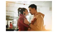 Momen Kemesraan Bunga Citra Lestari dengan Suami yang Romantis Abis (sumber:Instagram/ashrafsinclair)