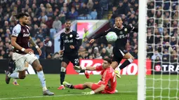 Joao Pedro menjadi keran gol Chelsea pada menit ke-35. Pemain Brasil tersebut juga sukses mencatatkan namanya sebagai pencetak hattrick dalam kemenangan 4-1 Chelsea. (AFP/Darren Staples)