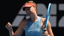 Ekpsresi Maria Sharapova saat pukulannya gagal masuk selama bertanding melawan Ashleigh Barty dari Australia pada babak keempat Australia Terbuka 2019 di Melbourne, Australia (20/1). Sharapova kalah 4-6 6-1 6-4. (AFP Photo/Greg Wood)