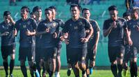 Tidak ada pemain terlambat gabung dalam latihan perdana Arema di Stadion Gajayana, Malang (16/1/2020). (Bola.com/Iwan Setiawan)