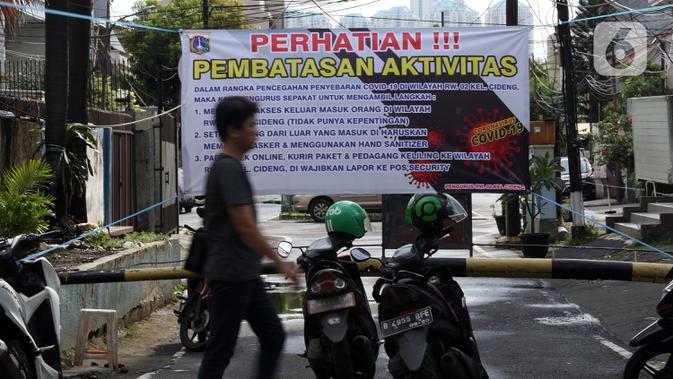 Foto Warga Perumahan Lakukan Pembatasan Aktivitas Secara Swadaya News Liputan6 Com