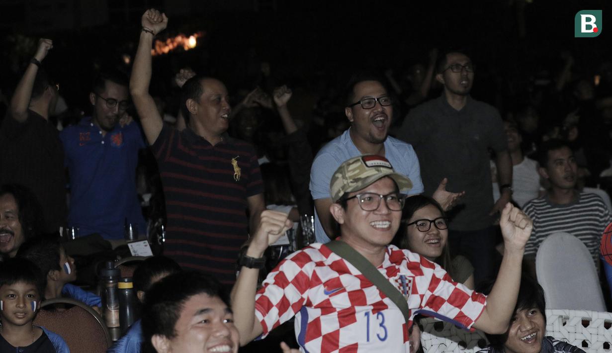 Suasana nobar final Piala Dunia di Hotel Novotel, Tangerang, Minggu, (15/6/2018). Prancis menjadi juara Piala Dunia 2018 usai mengalahkan Kroasia 4-2. (Bola.com/M Iqbal Ichsan)