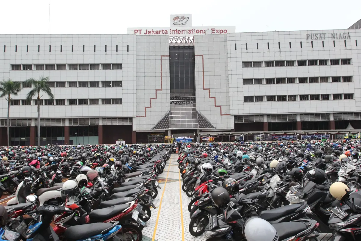 Pihak Jakarta Fair Kemayoran atau Pekan Raya Jakarta 2024 (PRJ 2024) menyiapkan banyak tempat parkir guna mengantispasi membludaknya pengunjung.