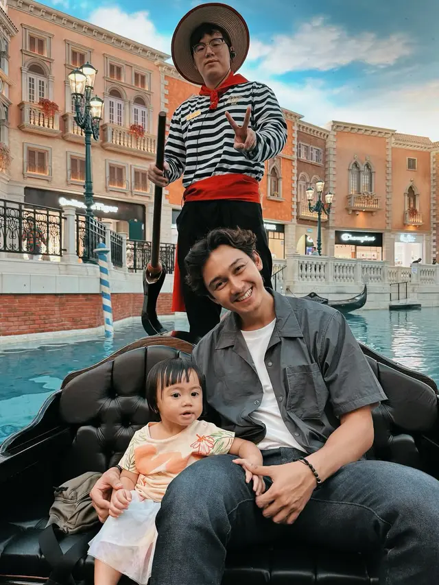 7 Momen Liburan Felicya Angelista ke Macau, Seru Naik Gondola