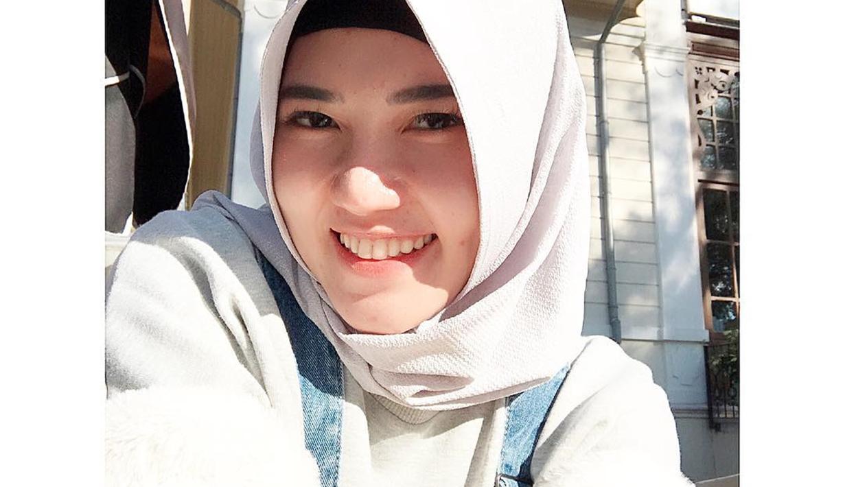 Pesona Via Vallen Dalam Balutan Hijab Anggun Dan Cantik