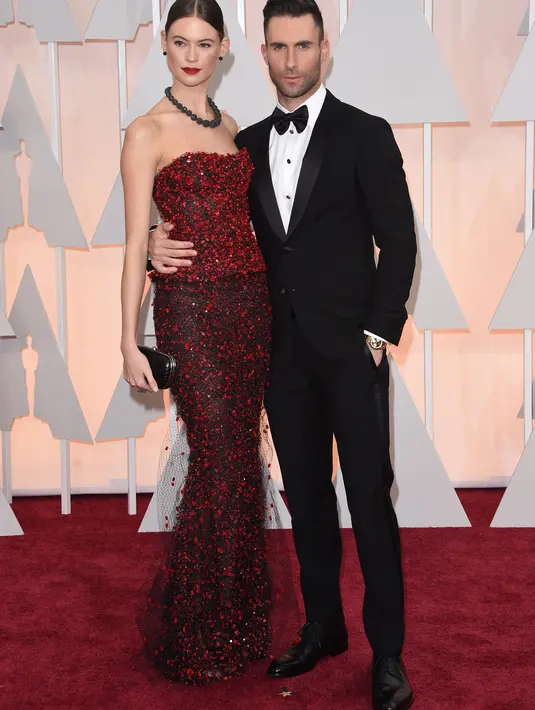 Seperti yang dilansir oleh laman DailyMail dan Aceshowbiz, Rabu (30/03/16) , Adam dan Behati rupanya mencari tempat tinggal yang sempurna dikawasan California. (AFP/Bintang.com)