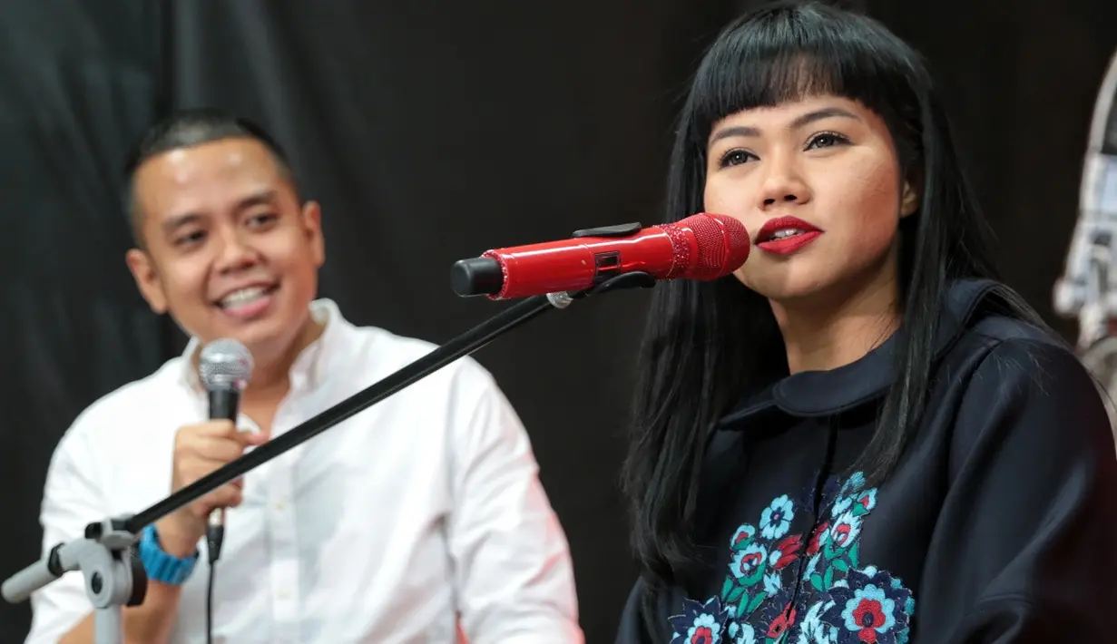 "Kartini itu benar-benar jadi sosok panutan, apalagi untuk perempuan Indonesia untuk lebih struggle, mandiri, lebih bisa speak up terhadap apa yang mereka ingini," ungkap Yura Yunita di kawasan Thamrin, Kamis (20/4/2017). (Adrian Putra/Bintang.com)