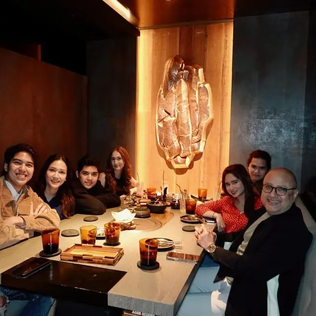 7 Potret Maia Estianty Gelar Family Dinner, Ajak Anak dan Calon Mantu