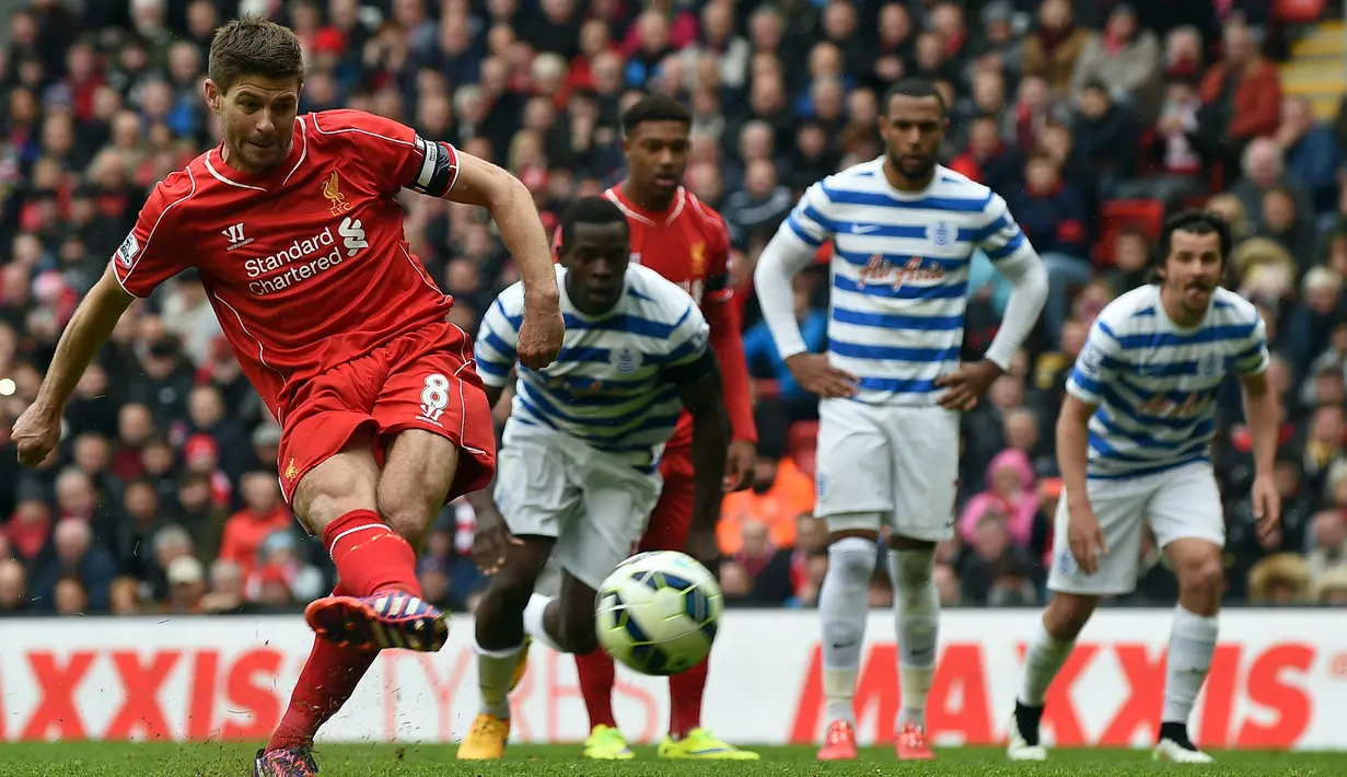 Steven Gerrard. Gelandang sekaligus legenda Liverpool yang pensiun pada 2017 dan sejak November 2021 menjadi pelatih Aston Villa ini mampu mencetak 31 gol penalti di Liga Inggris yang semuanya ditorehkannya bersama Liverpool yang dibelanya sejak musim 1998/1999 hingga 2014/2015. (AFP/Paul Ellis)