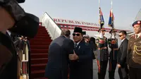 Momen Presiden Mesir El-Sisi Antar Langsung Keberangkatan Prabowo ke Doha