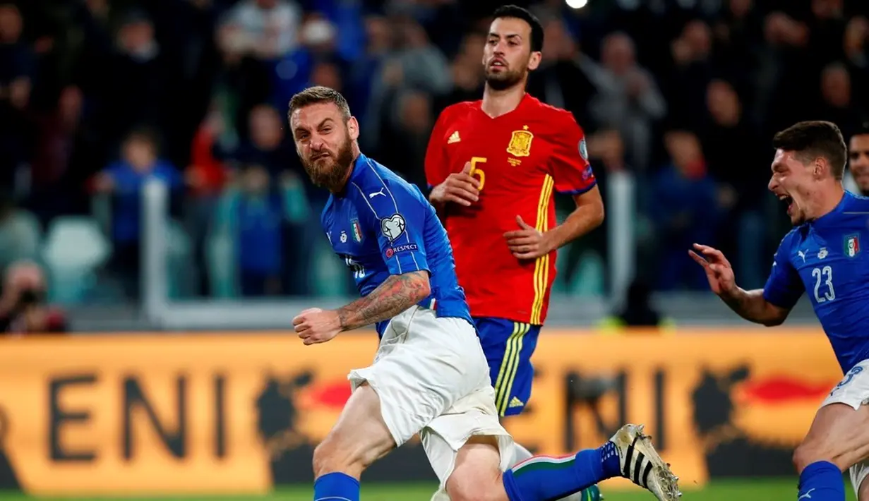 Italia dan Spanyol harus puas bermain imbang 1-1 dalam laga lanjutan Grup G kualifikasi Piala Dunia 2018 di Juventus Stadium, Jumat (7/10/2016) dini hari WIB. Daniele De Rossi mencetak gol Italia. (AFP/Marco Bertorello)