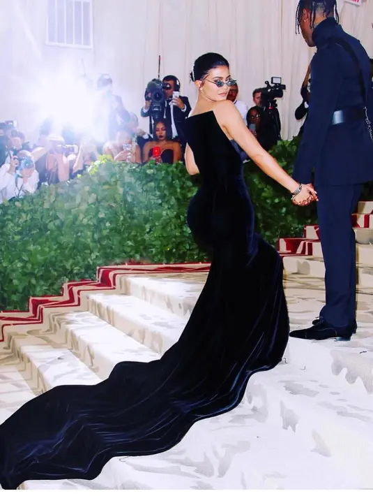 Bukan hanya Selena, namun ternyata teman-teman pelantun lagi Back To You tersebut merasaan hal yang sama. (instagram/kyliejenner)