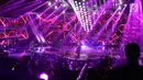 Penampilan grup band Padi Reborn dalam acara Badai Uang Ratusan Miliar yang dipersembahkan oleh Bukalapak di Jakarta, Kamis (26/7). (Liputan6.com/Herman Zakharia)
