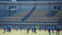 Skuat Persib Bandung menggelar latihan perdana di Stadion Gelora Bandung Lautan Api (GBLA), Senin (10/8/2020) pagi. (Foto: MO Persib)