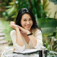 ilustrasi perempuan bahagia/Dragon Images/Shutterstock