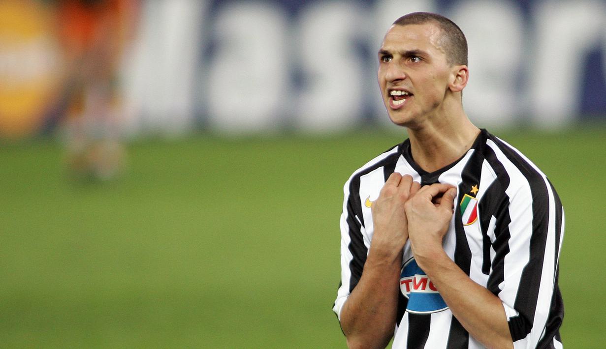Saat membela Juventus, Zlatan Ibrahimovic sempat beberapa kali merubah gaya rambutnya. Salah satunya dengan gaya rambut botak plontos pada 2006. (AFP/Paco Serinelli)